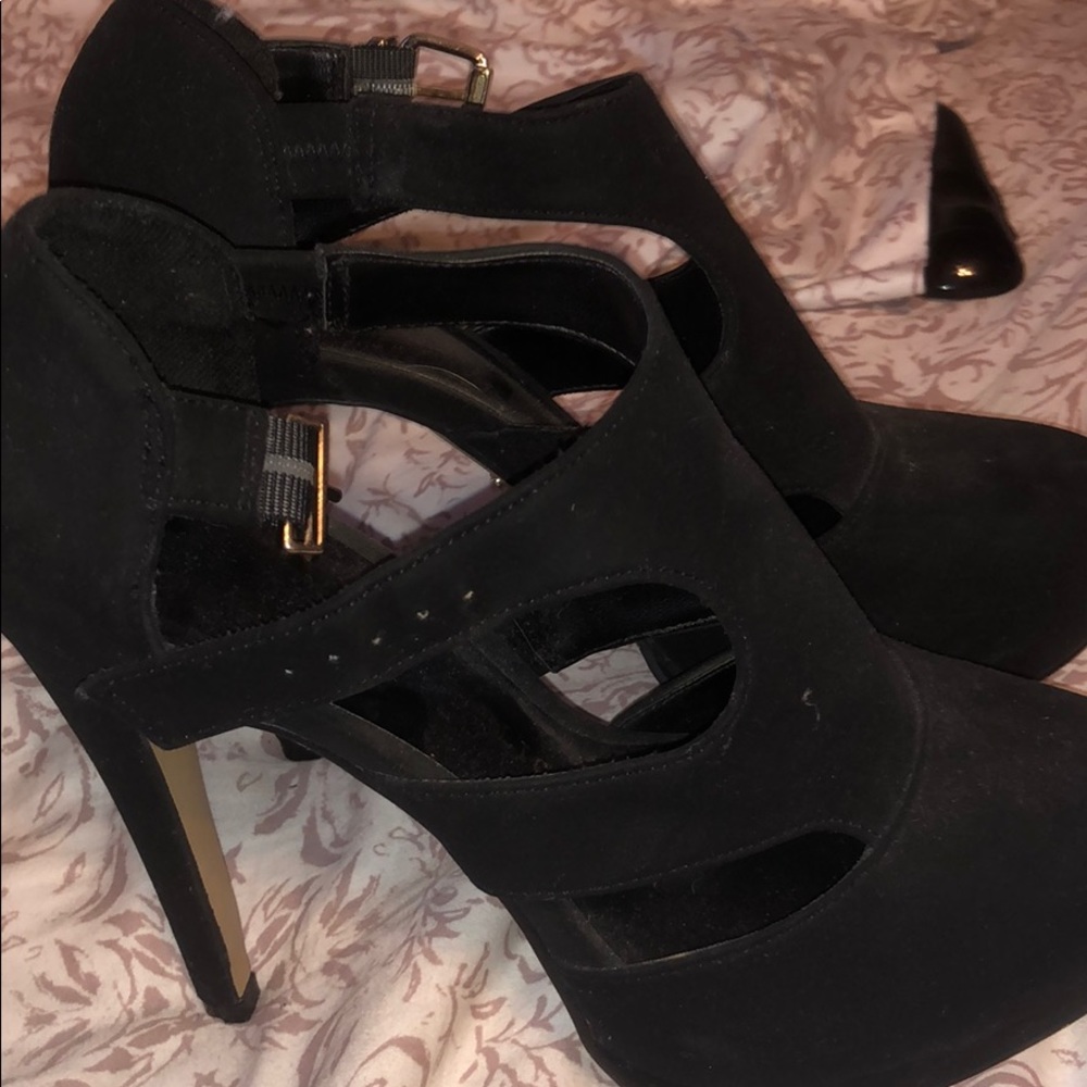 Stunning black heels